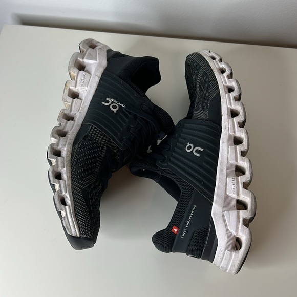 Women’s 8.5 On Running Cloud Swift Black/White - Picture 5 of 10